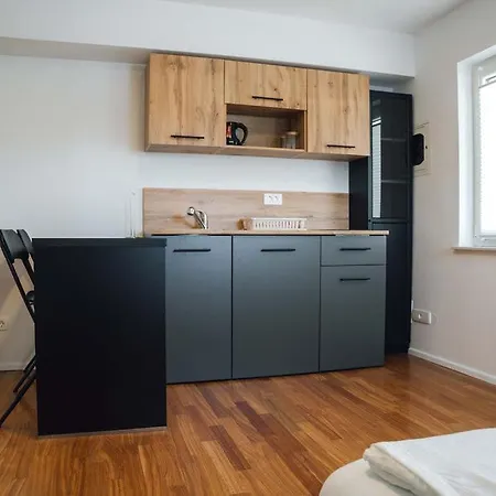 Apartma Papillon Apartment *